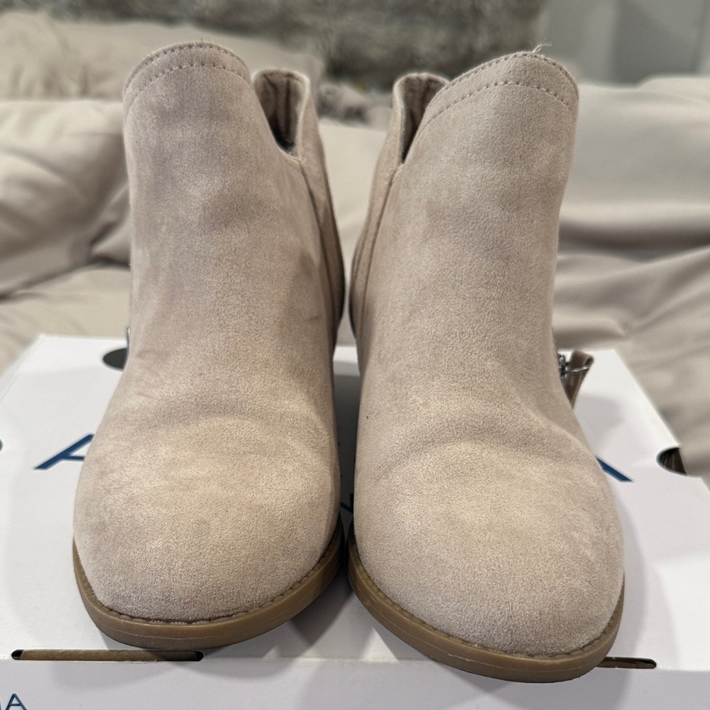 Arizona Jean Company Beige Ankle Booties - Picture 2 of 3